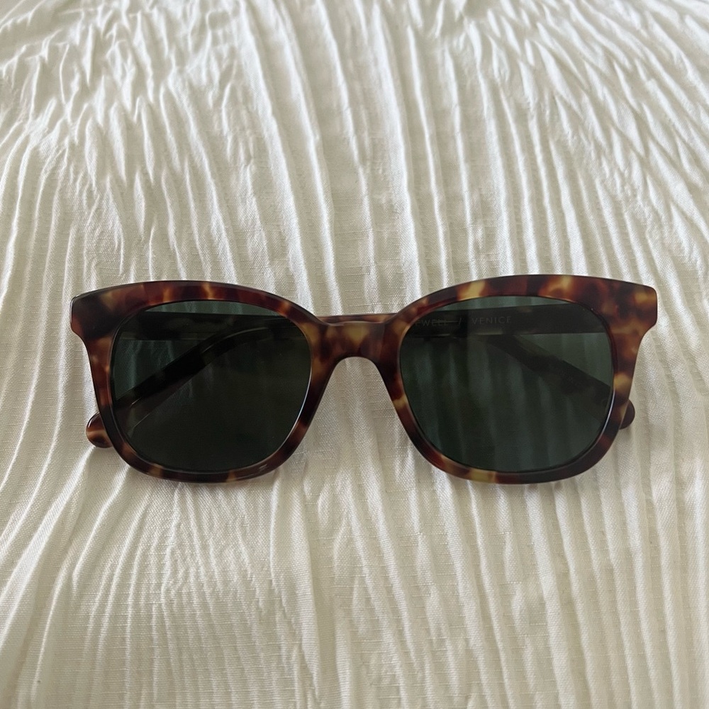 Madewell Venice Flat Frame Sunglasses in brown tortoiseshell
